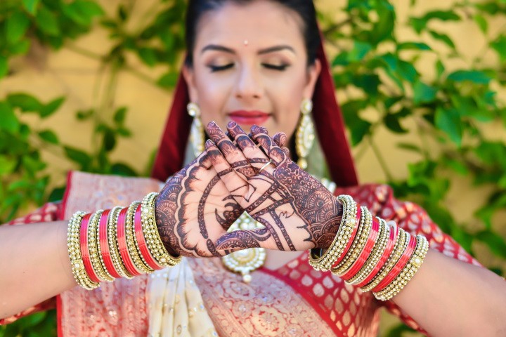 Beautiful henna inking for the bride