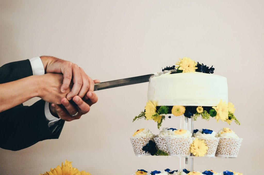 Cutting the wedding cake